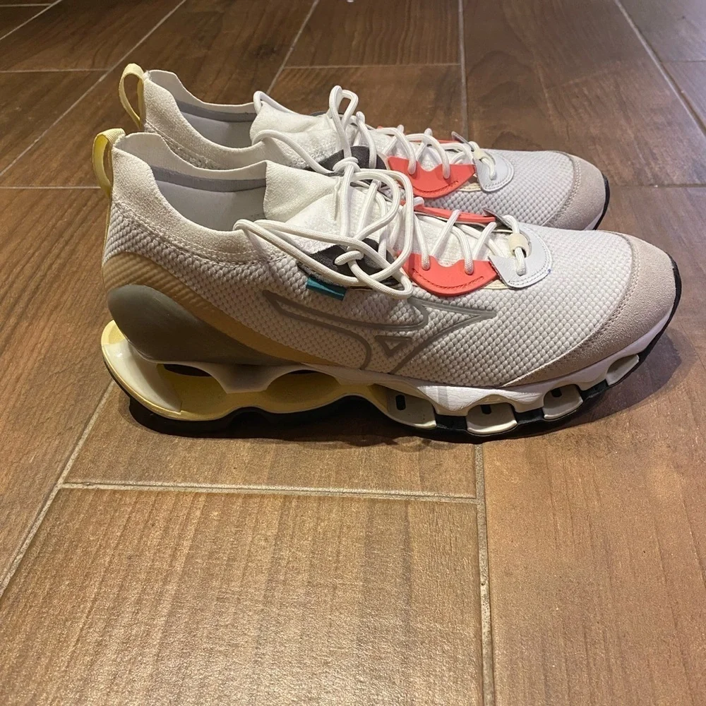 Mizuno Wave Prophecy beta women’s sneakers  Size 10.5